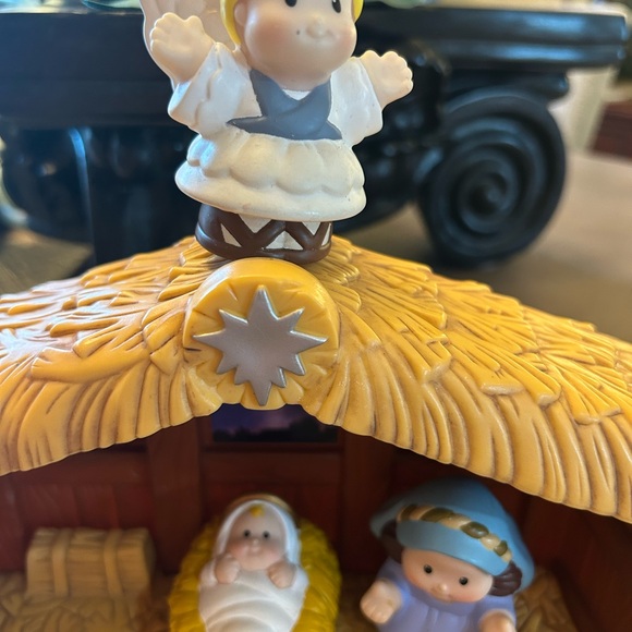 Mattel Nativity Playset with Blue and Yellow Figures - Picture 3 of 4